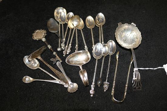 11 Victorian apostle teaspoons and tongs and sundry small silver